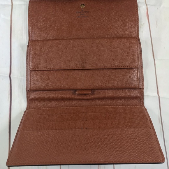LOUIS VUITTON PURSE & WALLET - Picture 12 of 15
